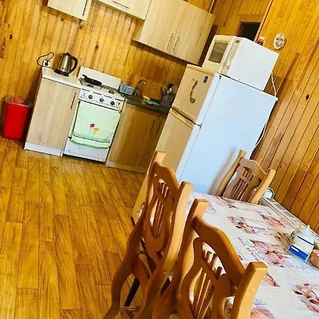 Hostal Newplay Leópolis